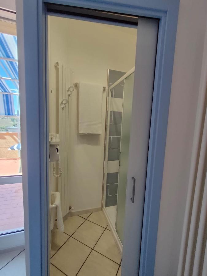 B&B Le Tre Palme Ancona Bagian luar foto